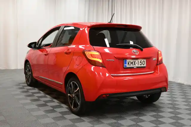 Punainen Viistoperä, Toyota Yaris – KMX-150