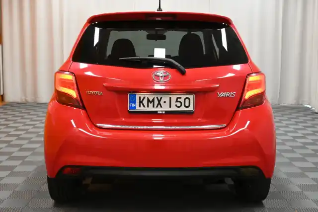 Punainen Viistoperä, Toyota Yaris – KMX-150