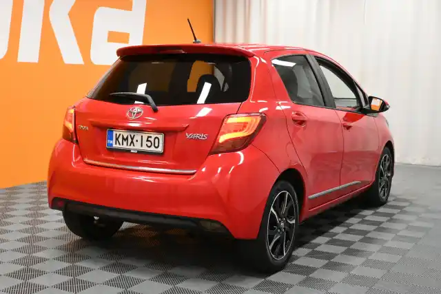 Punainen Viistoperä, Toyota Yaris – KMX-150