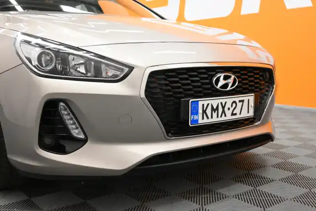 Beige Farmari, Hyundai I30 – KMX-271