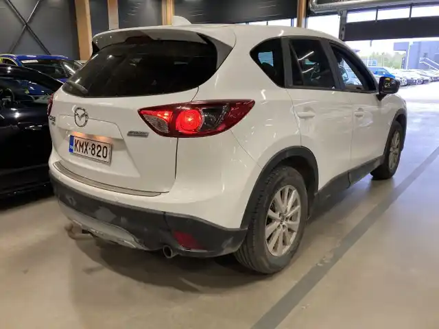 Valkoinen Maastoauto, Mazda CX-5 – KMX-820