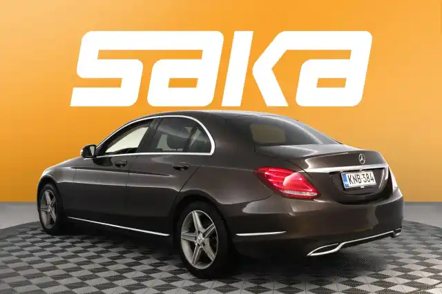 Ruskea Sedan, Mercedes-Benz C – KNB-384