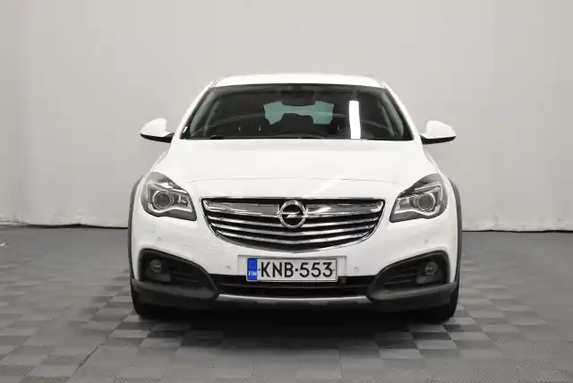 Valkoinen Farmari, Opel Insignia – KNB-553