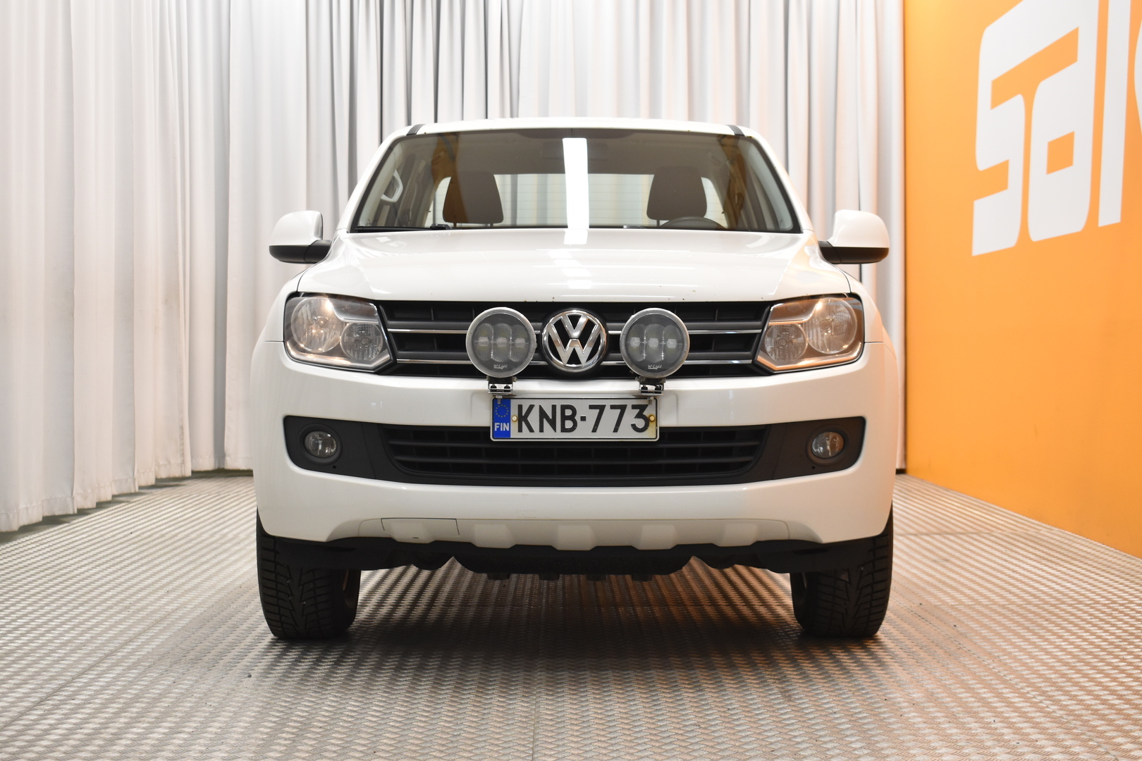 Valkoinen Avolava, Volkswagen Amarok – KNB-773