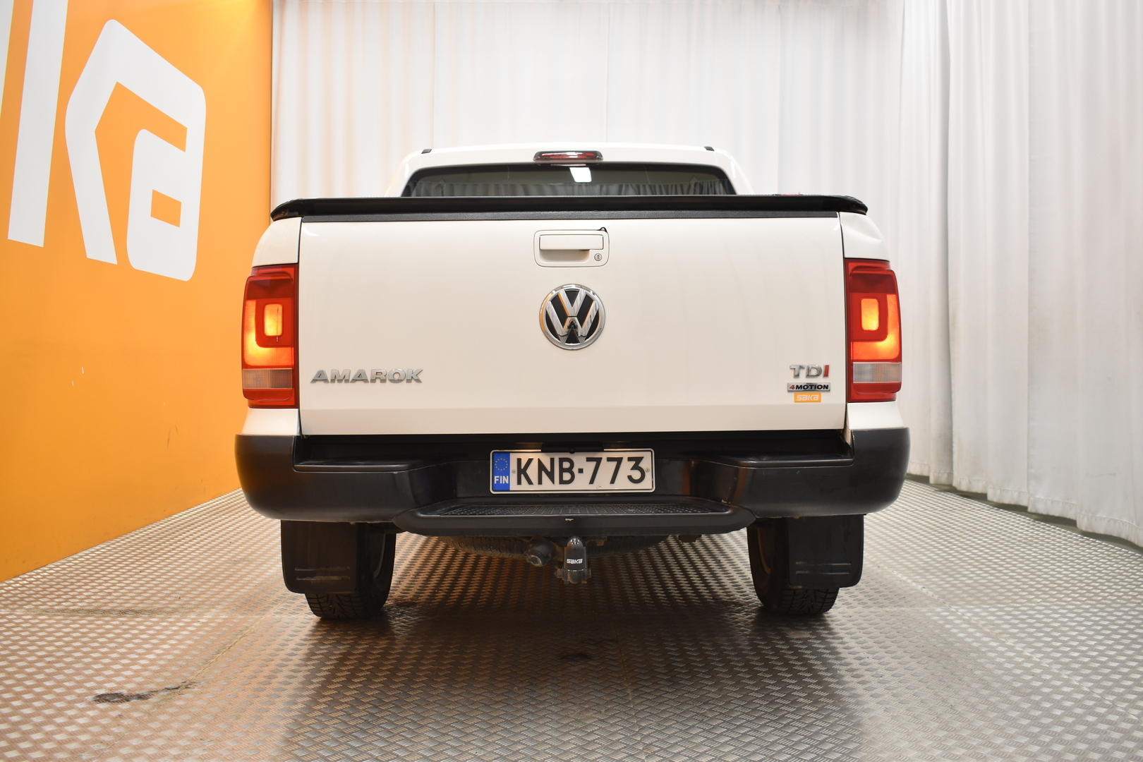 Valkoinen Avolava, Volkswagen Amarok – KNB-773