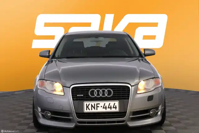 Harmaa Sedan, Audi A4 – KNF-444