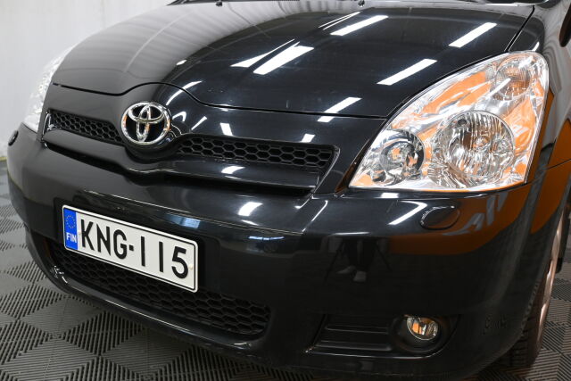 Musta Tila-auto, Toyota Corolla Verso – KNG-115