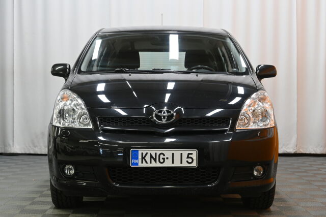 Musta Tila-auto, Toyota Corolla Verso – KNG-115