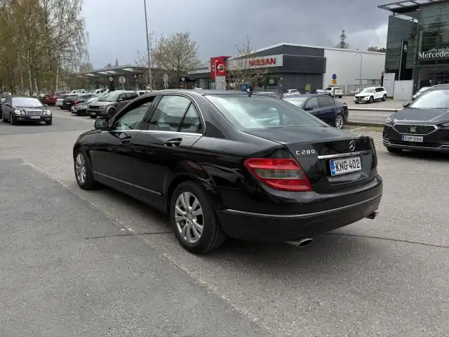 Musta Sedan, Mercedes-Benz C – KNG-402