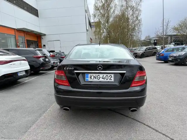 Musta Sedan, Mercedes-Benz C – KNG-402