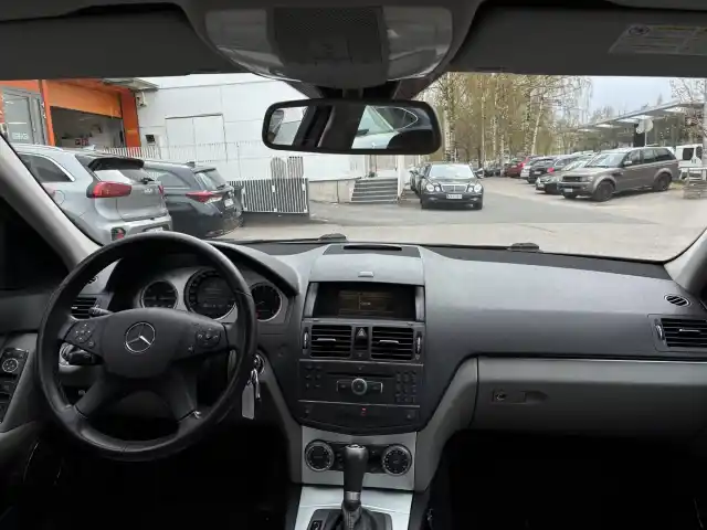 Musta Sedan, Mercedes-Benz C – KNG-402