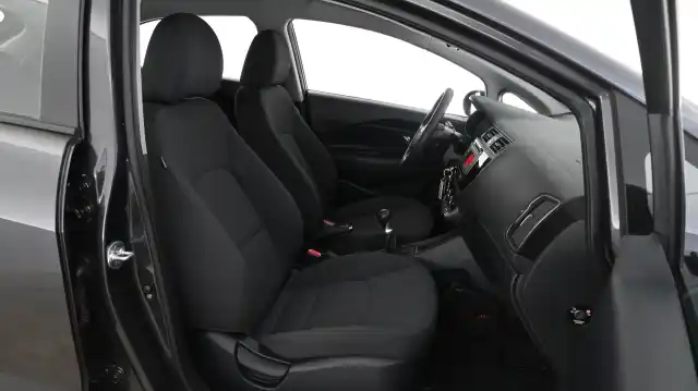 Harmaa Viistoperä, Kia Rio – KNJ-164