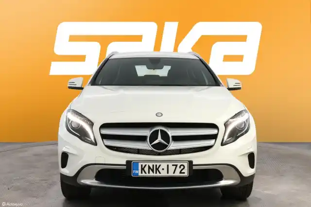 Valkoinen Maastoauto, Mercedes-Benz GLA – KNK-172