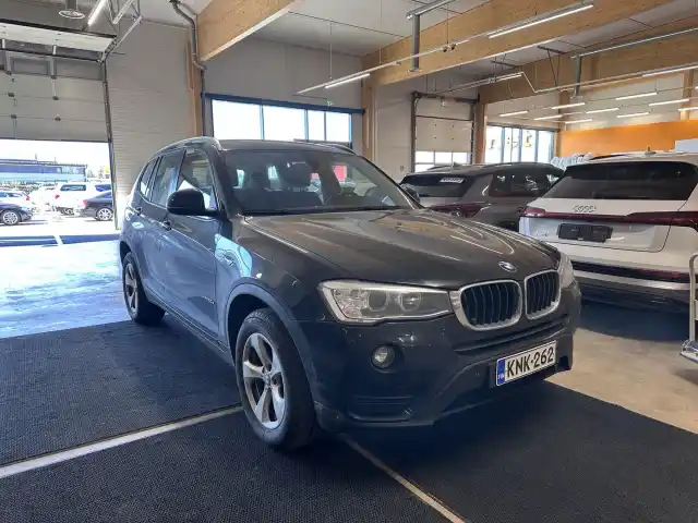 Musta Maastoauto, BMW X3 – KNK-262