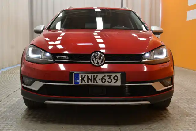 Punainen Farmari, Volkswagen Golf – KNK-639