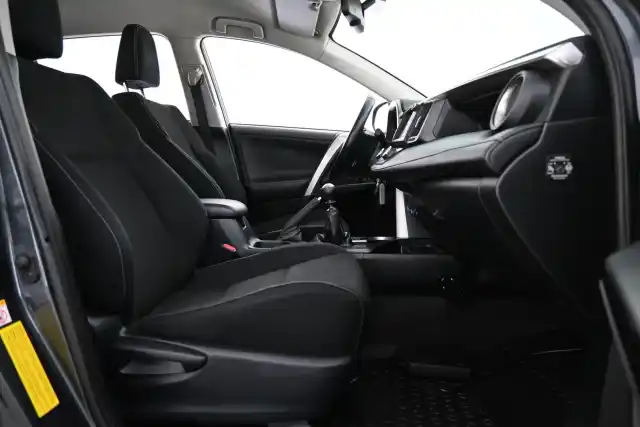 Harmaa Maastoauto, Toyota RAV4 – KNL-939