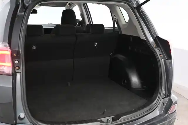 Harmaa Maastoauto, Toyota RAV4 – KNL-939
