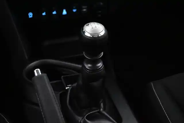 Harmaa Maastoauto, Toyota RAV4 – KNL-939