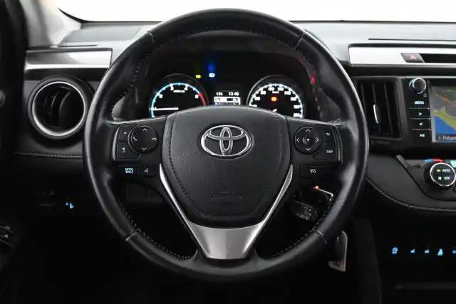 Harmaa Maastoauto, Toyota RAV4 – KNL-939