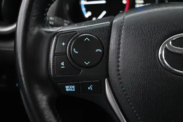 Harmaa Maastoauto, Toyota RAV4 – KNL-939