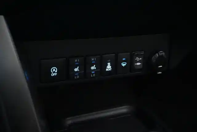 Harmaa Maastoauto, Toyota RAV4 – KNL-939