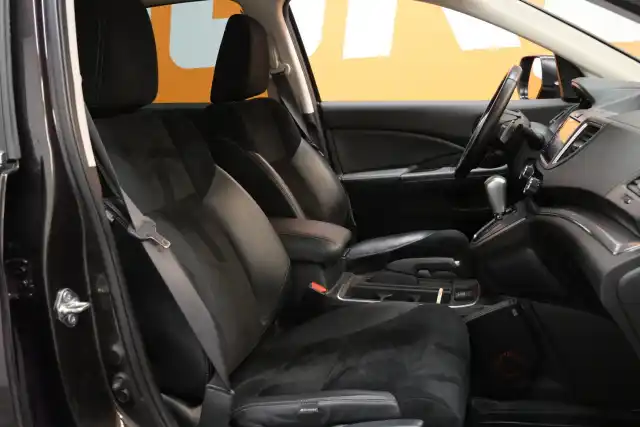 Ruskea Maastoauto, Honda CR-V – KNM-400