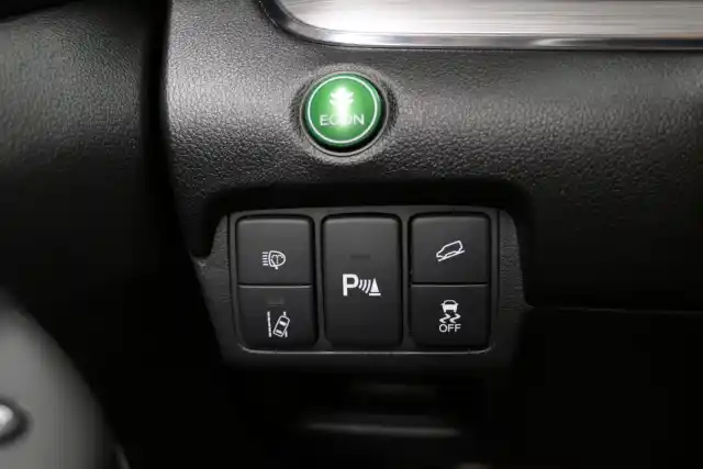 Ruskea Maastoauto, Honda CR-V – KNM-400