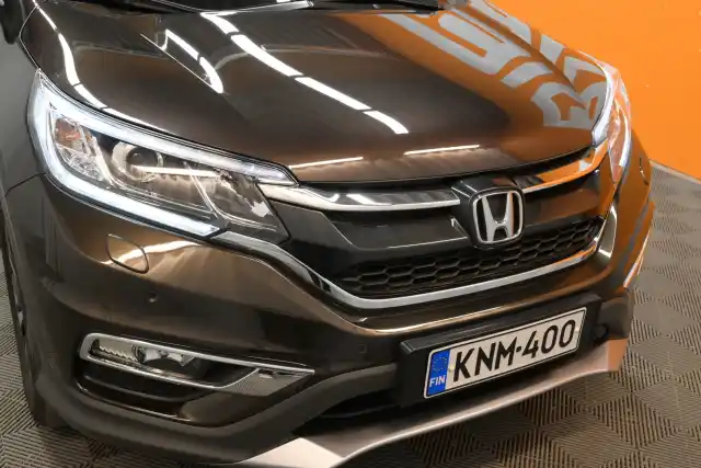 Ruskea Maastoauto, Honda CR-V – KNM-400