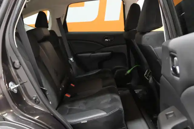 Ruskea Maastoauto, Honda CR-V – KNM-400