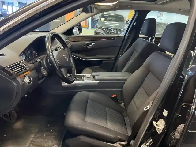 Musta Sedan, Mercedes-Benz E – KNM-798