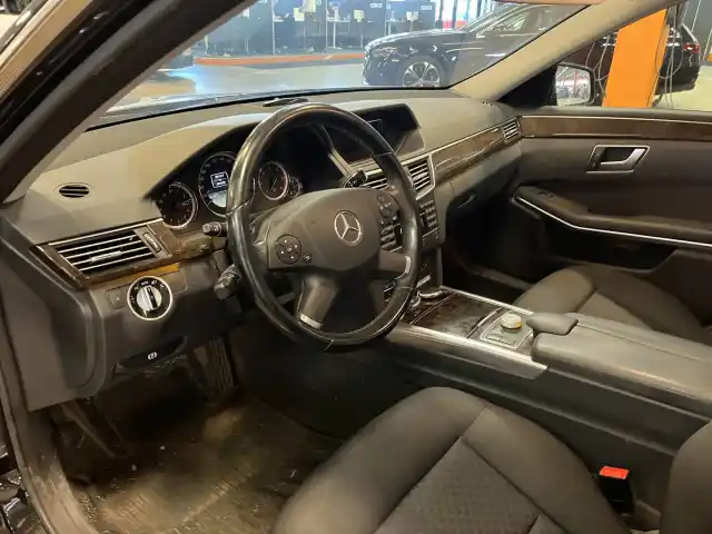 Musta Sedan, Mercedes-Benz E – KNM-798