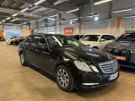 Musta Sedan, Mercedes-Benz E – KNM-798, kuva 1