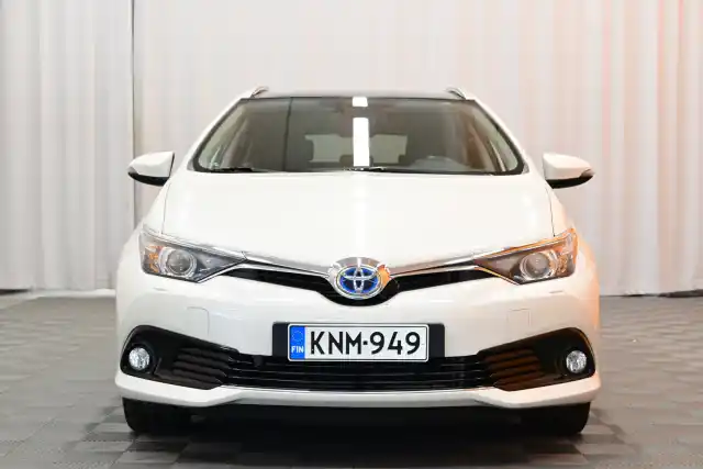 Valkoinen Farmari, Toyota Auris – KNM-949