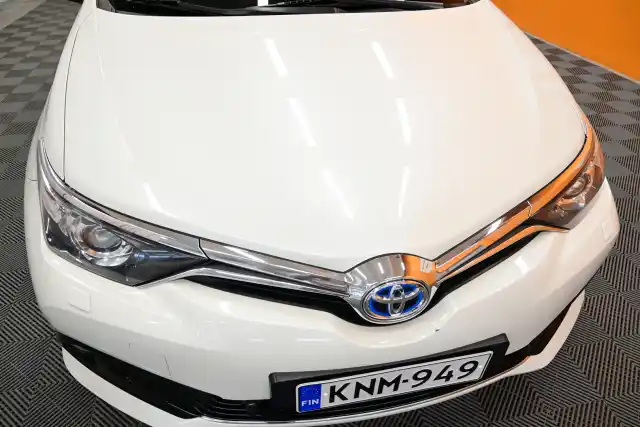 Valkoinen Farmari, Toyota Auris – KNM-949