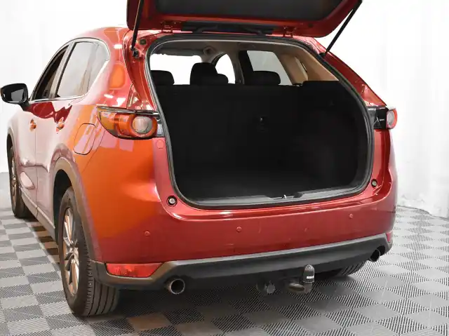 Punainen Maastoauto, Mazda CX-5 – KNN-509