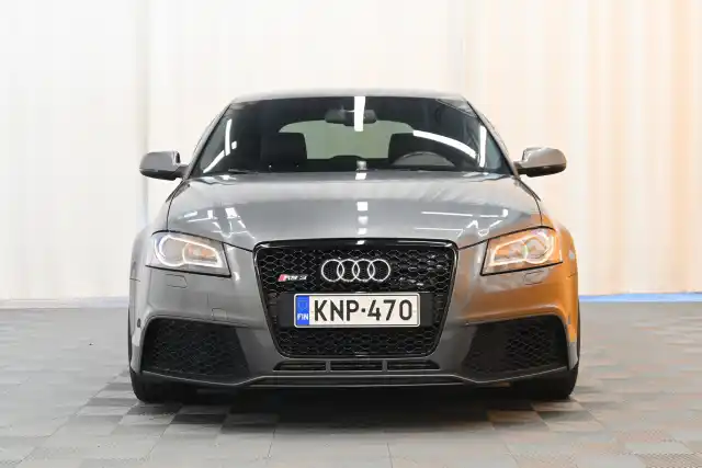 Harmaa Viistoperä, Audi RS3 – KNP-470