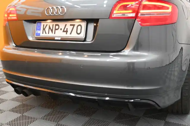 Harmaa Viistoperä, Audi RS3 – KNP-470