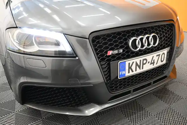 Harmaa Viistoperä, Audi RS3 – KNP-470