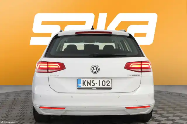 Valkoinen Farmari, Volkswagen Passat – KNS-102
