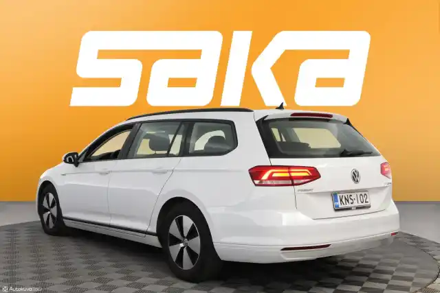 Valkoinen Farmari, Volkswagen Passat – KNS-102
