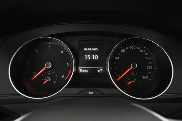 Valkoinen Farmari, Volkswagen Passat – KNS-102