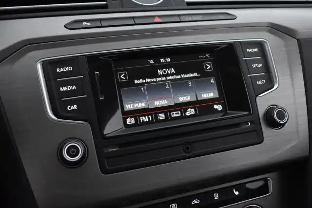 Valkoinen Farmari, Volkswagen Passat – KNS-102