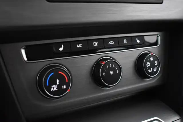 Valkoinen Farmari, Volkswagen Passat – KNS-102