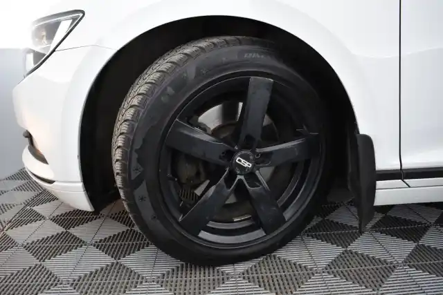 Valkoinen Farmari, Volkswagen Passat – KNS-102