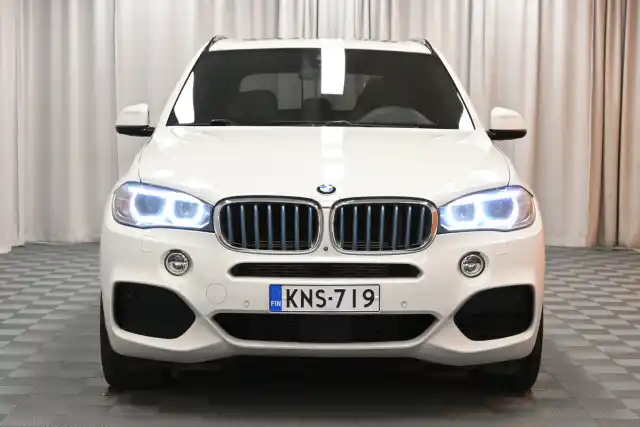 Valkoinen Maastoauto, BMW X5 – KNS-719