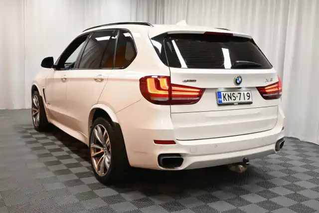 Valkoinen Maastoauto, BMW X5 – KNS-719