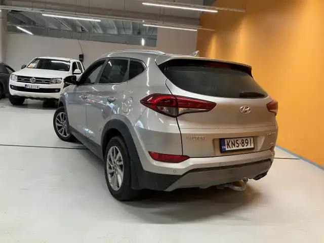 Beige Maastoauto, Hyundai Tucson – KNS-891