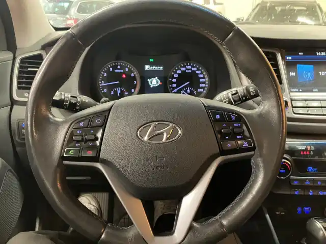 Beige Maastoauto, Hyundai Tucson – KNS-891