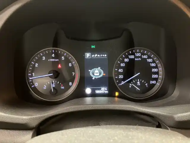 Beige Maastoauto, Hyundai Tucson – KNS-891