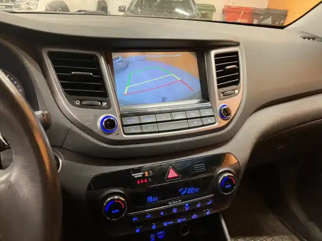 Beige Maastoauto, Hyundai Tucson – KNS-891